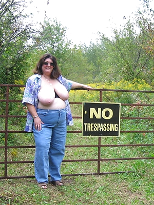 Country mature sluts showing tits for everybody