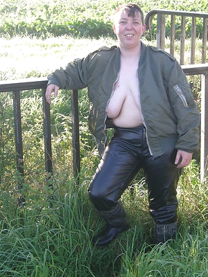 Country grannies love to expose their naked bodies