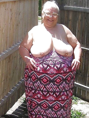 Country grannies love to expose their naked bodies