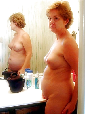 Mature girlfriends exposes naked hot bodies