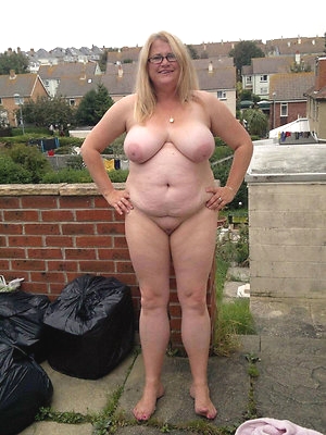 Nudist older women near their houses - Mature Naturists